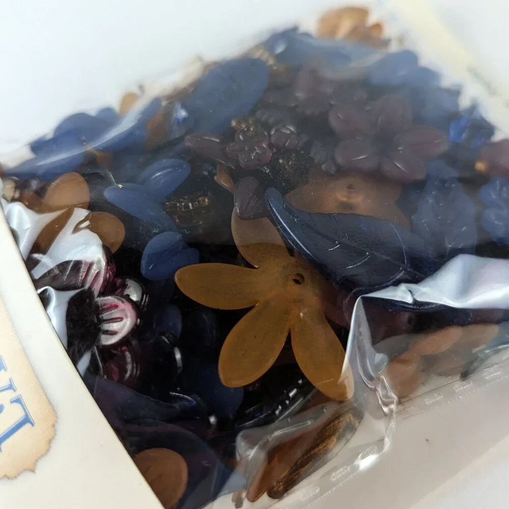 NEW Laliberi Floral Plastic Bead Assortment